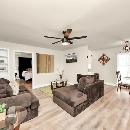 1 Bedroom Montrose Apt Near Downtown Med Center